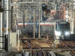 2022.12.28　岐阜ゆき普通列車車内
次乗る電車は混んでるので仕方なくかぶりつきを行う。おや…