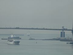 ノーティカが名港中央大橋を潜り近づいて来ました。
後ろには太平洋フェリーの「いしかり」が追尾。