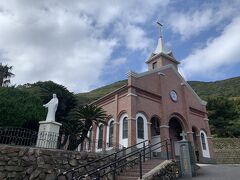 まずは、カトリック井持浦教会へ。
島南西部にあるRC造の比較的新しい教会です。
