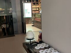 ［ヘルスランド アソーク］

⬜︎ 予約無しで受付～タイマッサージ２時間 650THB ＋ チップ

※ 混んではいたが、程なく「コール」された ♪