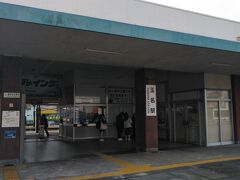 バスで15分、鹿児島本線の玉名駅に到着します。
在来線の玉名駅はローカルチックな駅でした。