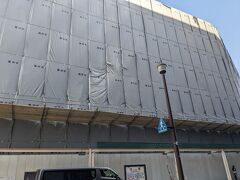 ここで夫と息子たちと別れてしばし単独行動(￣▽￣)
夫と息子たちはサッカーを見るためにエディオンスタジアムへ。
私は広島駅に残ります。
広島駅近辺、まだまだあちこち工事中です。
