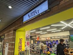 食事のあとはシャレオにあるV-POINTへ。
観戦前にサンフレッチェグッズを物色。