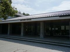 博物館は、忍城の隣に建っているというより、三階櫓と博物館を合わせた城址公園内の複合施設です。入館料は200円とサービス価格です。