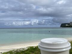 ハイアットにカフェがあったので、ラテ買ってビーチを眺めます。
最近ちょっとショックなことがあったのですが、グアム旅行のおかげで少し吹っ切れました。