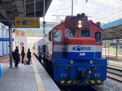 光州松汀10:33　当初予定のムグンファホ号に乗車。

慶全線は順天まで1日4本の超ローカル線。
にもかかわらず2両編成ながら乗車率半分位。