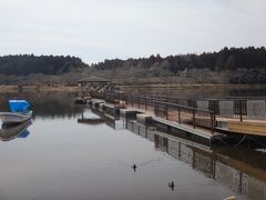 平筒沼(びょうどうぬま)という景勝地。
桜の名所として有名。