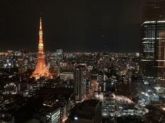 東京タワーが際立ってます。
お夕飯は「虎ノ門ヒルズ」のタイ料理店「クンテープ」で、パッタイとか空芯菜炒めとかテイクアウトしてお部屋で食べました。
お写真忘れました(￣ー￣)