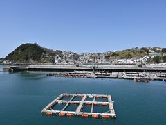 　　　　　　　　海の上の釣堀