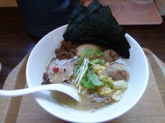 軽井沢らしい自然派ラーメン「ラーメンたけり」を食べました。うーん、自然！て感じ。