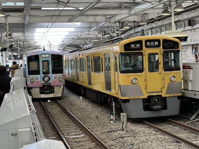 11時3分ころ、いよいよやって来ました。<br />11時9分発なのであまり時間がありません。<br />レッドカーペットが敷かれた入口で旅程表を見せて中に案内されました。