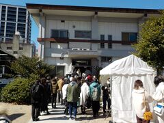 次のホテルに行くまでに、いいじゃんあいちを使うのと御朱印をもらいに行きます。
昨日は休みだったので、今日三輪神社に行きます。お昼ごろ着いたら、長蛇の列。驚きです。今日は特別な日なの？