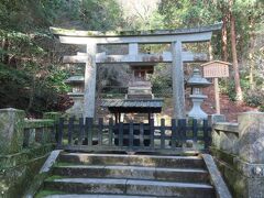 金刀比羅宮 厳魂神社 (奥社)から戻ります。
来る時は、一目散に登って来たので、
帰りは、のんびり立ち寄りしながら帰ります。

金刀比羅宮 菅原神社

