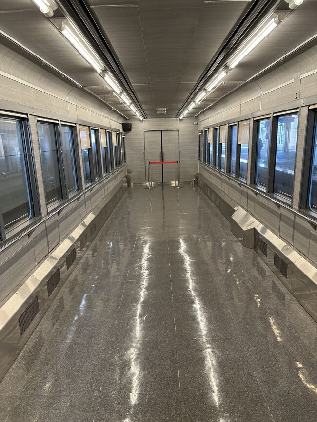 1号車は多目的スペースとなっており、イベントや結婚式などに使われるそうです。<br />車椅子対応の広いトイレと男性用トイレが設置されています。