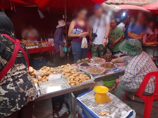 昆虫系の屋台、どうも苦手です