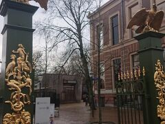 1時間予定が巻いたので近くにある動物園にも行きました。ここはARTISという1838年に開園されたオランダ最古の動物園です。