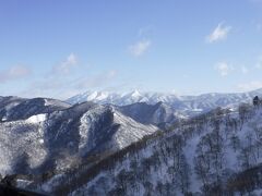 雪山に囲まれた天神平に到着。