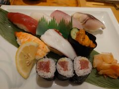 ３/１９（日）福岡空港から旅はスタート。
お昼にお寿司を頂きました。