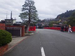 「高山陣屋」の目の前に「宮川中橋」が架かっていました。