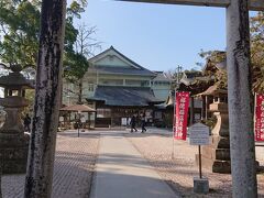 松江城の下にある松江神社です。