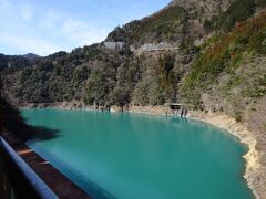 接岨湖を渡る鉄橋。