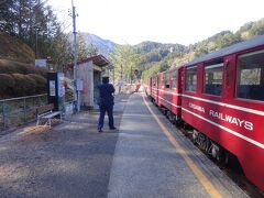 鉄橋を渡ったところにある奥大井湖上駅。
この駅で下車。