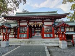 バス停の位置の関係で南西側から入ったので、最初に見たのは大歳御祖神社。