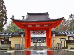 神聖な空気に包まれた恋愛のパワースポット『豊満神社』
国指定重要文化財「豊満神社四脚門」
