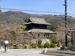 錦雲閣(きんうんかく)という立派な建物が見えています。
吉香神社(きっこうじんじゃ)にあり、とても風情のある建物でしたが、時間の関係でやむなく遠くから眺めるだけにしましたが、余裕があれば見たかったです。