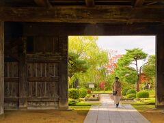 その城址にあるのが「松山歴史公園」。
園内には大手門をはじめ、松山歴史文化伝承館
など文化施設もある。