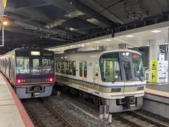 新大阪駅に到着後すぐに電車は「幕回し」をはじめました。
