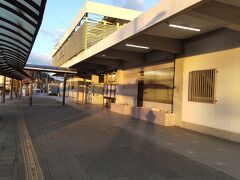 「朝誰もいない駅。凄い。東京だと人人なのですが、誰も写ってない。」6:20出発
ここより、高知駅を目指します。