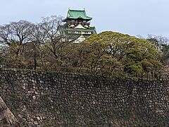 大阪城の天守閣を横目に、、、