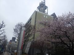 富山に着きまずは「富山市役所展望塔」に行ってみました。