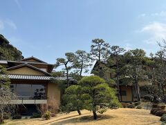 旧吉田茂邸のおおむね概容。
この左手にサンルームがあります。