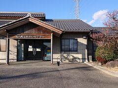 安八百梅園

駐車場は狭いけど
余裕で駐車出来ました
そんなに
人気じゃないのかな？