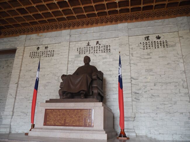 蒋介石の像<br />衛兵の交代式までまだ時間があったので1階の資料スペースなどを見ながら過ごしました。結構見ごたえがあってよかったです！