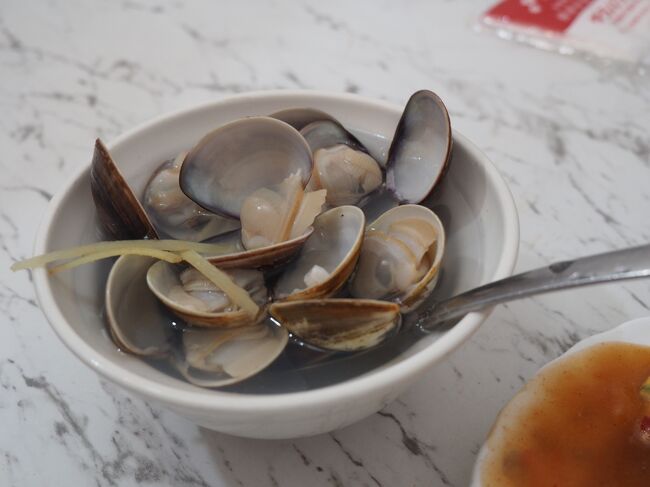 はまぐりスープも飲みました。<br />生姜がきいていてさっぱりいただけました。<br /><br />牡蠣オムレツは初めて台湾に来て以来久々に食べましたが、もっと食べてもよかったなと思いました。（牡蠣は大好きなのですが過去に日本で3回ほど牡蠣にあたったことがあって、いつも躊躇しちゃいます汗）