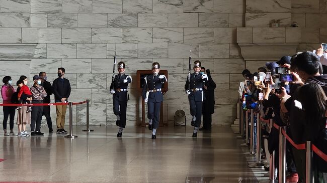 そして衛兵交代式の時間！こんなにちゃんと見るのは初めてだったかもしれない。