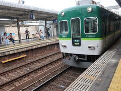 東福寺駅でJRから京阪本線に乗り換えます。