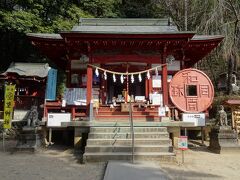 【 御社殿 】
御祭神　金山彦命 国常立尊 大日孁貴尊 神日本磐余彦命 元明金命
御利益　お金儲け

和同開珎の木製モニュメントもあります。


