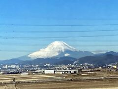 富士山も見えました
朝は山頂まできれいに見えてますね♪　朝は…