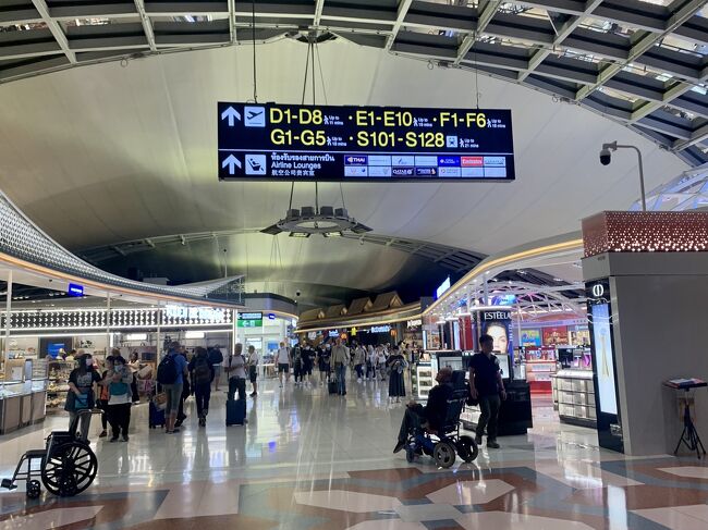 免税店はたくさんありましたが、何せ￥が弱～い。<br />下手したら国内で買った方が安いですよ、、、。という事でおとなしく飛行機に乗り、帰国しました。