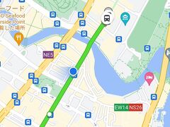 9時10分
バスに乗ってお出かけ～、
チャイナタウンに向かいます。

次の停留所のアナウンスや案内が無く、
Googleマップから目が離せませんが、
それ以外は、
歩く距離が短く、VISAタッチで支払出来るし、
車窓からの観光も出来て、MRTより快適かも～。