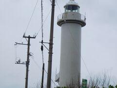 　10:20、池間島灯台。道路から撮影だけ。