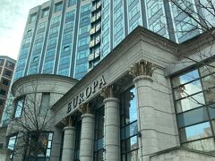 ヨーロッパ・ホテル
https://www.europahotelbelfast.com/

北アイルランド紛争時には「世界で最も爆弾テロがあったホテル」として知られていたそうな。”the world’s most bombed hotel"ってすごいよね( ﾟДﾟ)
４つ星ホテルですよ☆☆☆☆