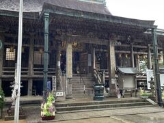 次は隣にある青岸渡寺です。