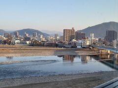 2日めの朝です。空気が澄んで気持ちの良い朝です。
早起きして長良川沿いをお散歩・・と思っていましたが
ベットの寝心地が最高すぎて無理でした。