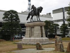 松平直政公像、出雲松江藩４代目当主。
徳川家康の孫の1人で、大阪夏の陣で真田幸村が守る真田丸で戦った。
私は井伊直政と混乱していました。