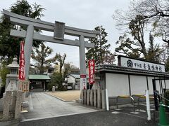 球場のライトスタンド城外にある、字が読めない神社「甲子園素盞嗚神社」。
江戸以前に創建された歴史ある神社らしいですが、阪神ファンが勝利祈願のためによく訪れるとか。